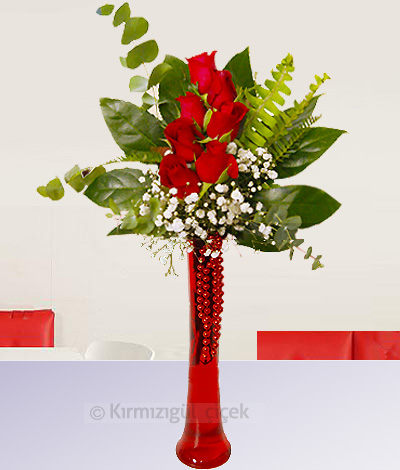 Kirmizi_fülüt_vazoda_7_gül.jpg