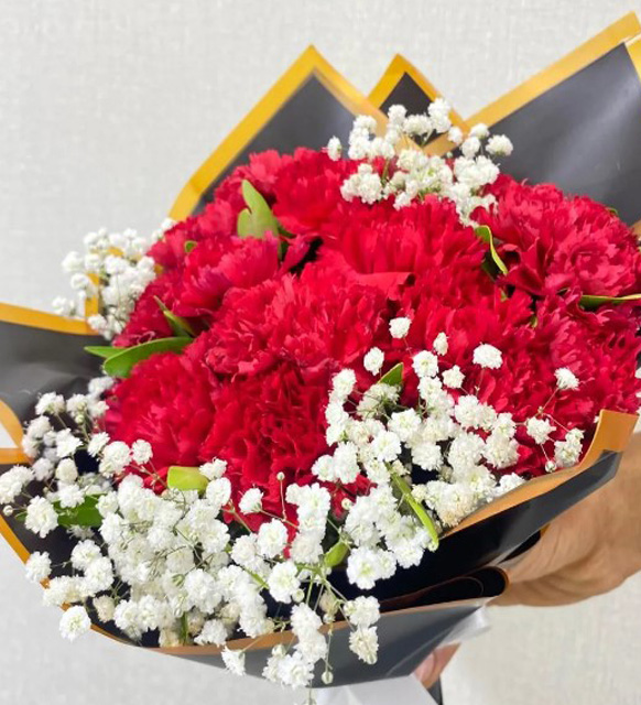 kirmizi_karanfil_buketi_6032023_1635_2.jpg