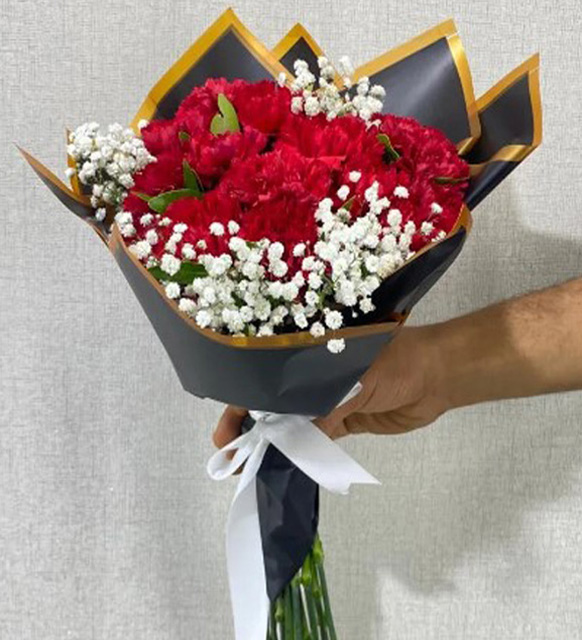 kirmizi_karanfil_buketi_6032023_1635_3.jpg