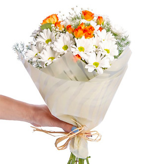 Beyaz_papatya_turuncu_cardak_gul_buketi_12032024_mini.jpg