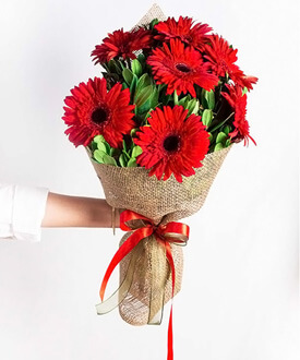 Kirmizi_gerbera_buketi.jpg